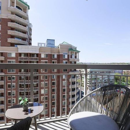 Bright Apartment Walk To Ballston Metro Arlington Bagian luar foto