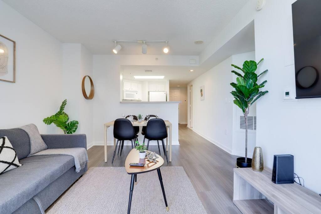Bright Apartment Walk To Ballston Metro Arlington Bagian luar foto