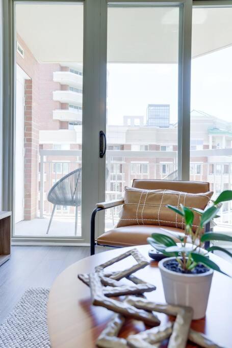 Bright Apartment Walk To Ballston Metro Arlington Bagian luar foto