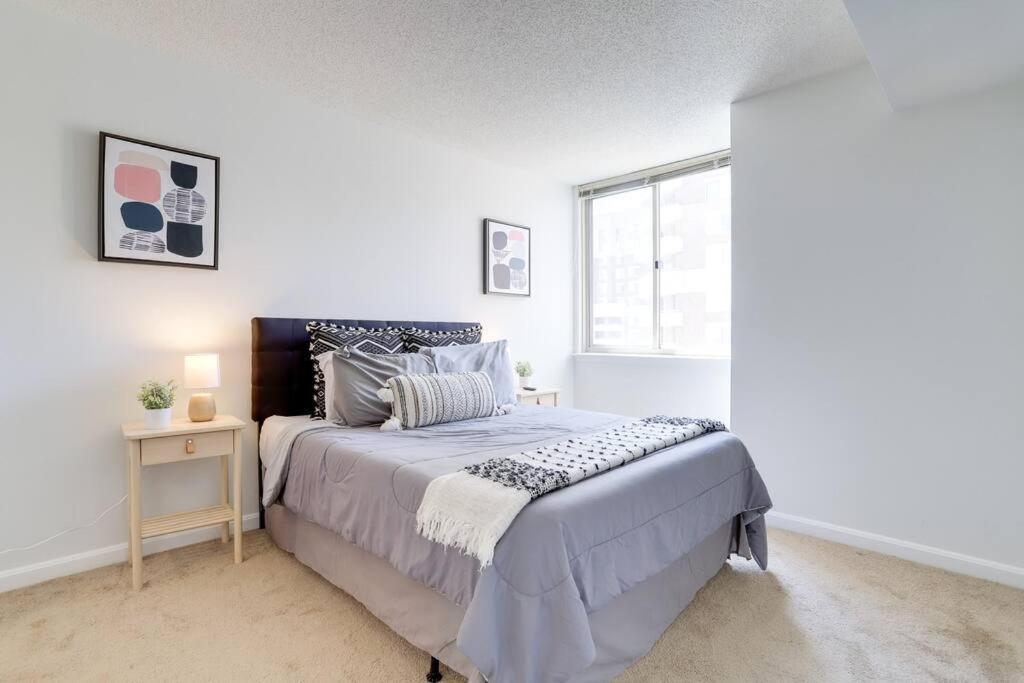 Bright Apartment Walk To Ballston Metro Arlington Bagian luar foto
