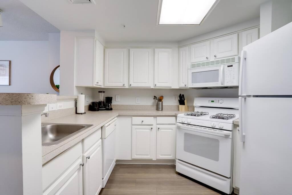 Bright Apartment Walk To Ballston Metro Arlington Bagian luar foto