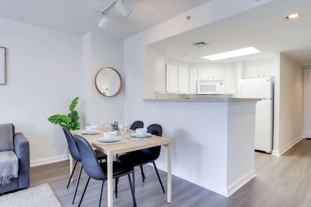 Bright Apartment Walk To Ballston Metro Arlington Bagian luar foto