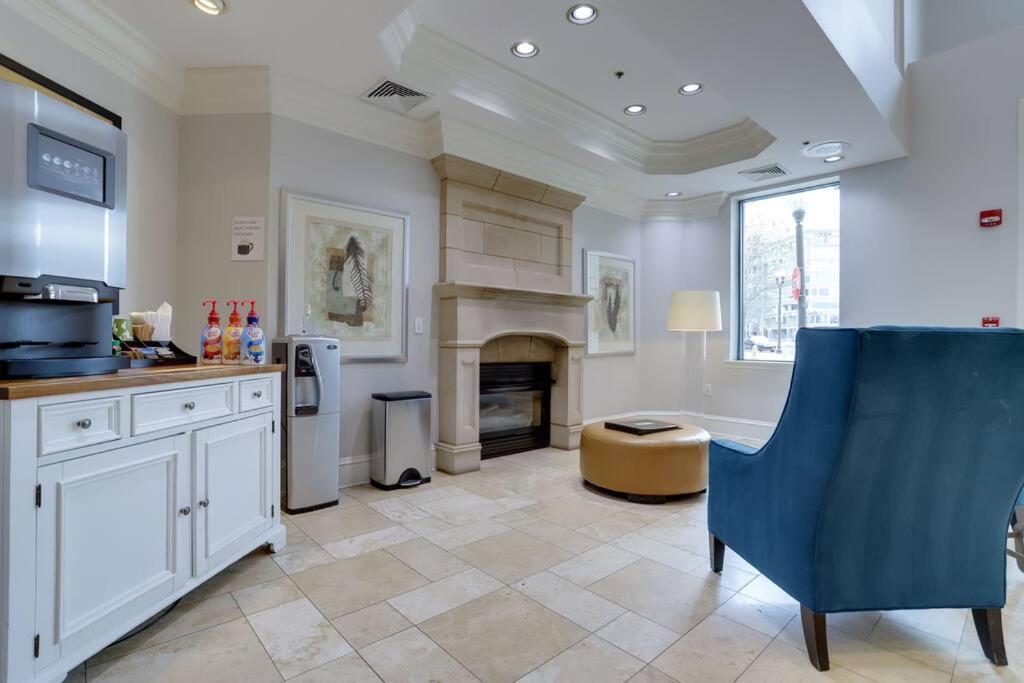 Bright Apartment Walk To Ballston Metro Arlington Bagian luar foto