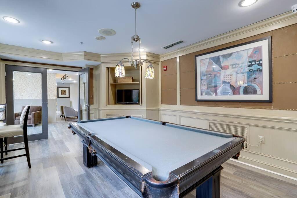 Bright Apartment Walk To Ballston Metro Arlington Bagian luar foto
