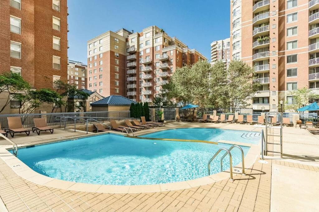 Bright Apartment Walk To Ballston Metro Arlington Bagian luar foto