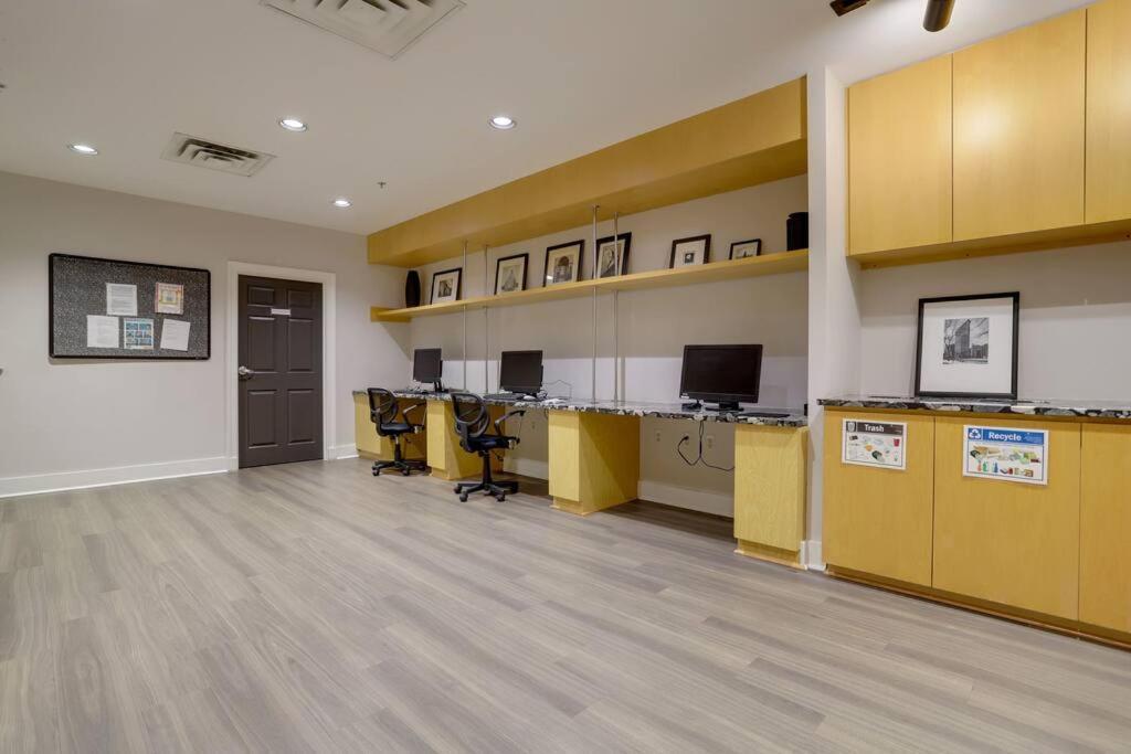 Bright Apartment Walk To Ballston Metro Arlington Bagian luar foto